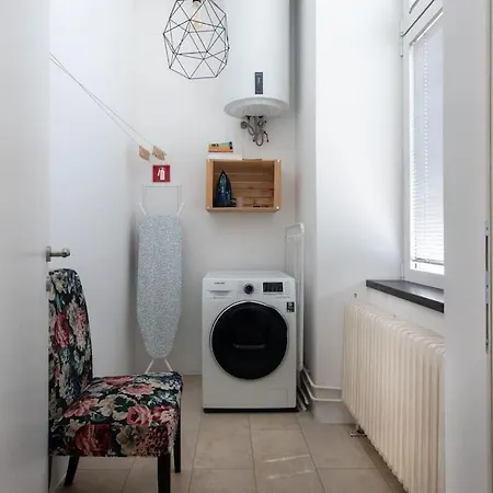Апартаменты Spacious In Historic Centre & Free Parking Любляна