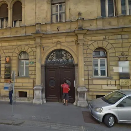 Spacious In Historic Centre & Free Parking Apartment