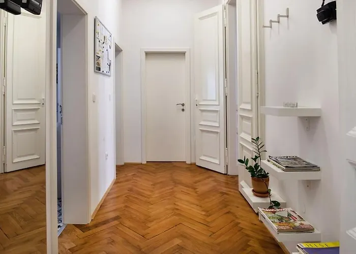 Spacious In Historic Centre & Free Parking Apartamento Liubliana