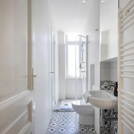 Spacious In Historic Centre & Free Parking *