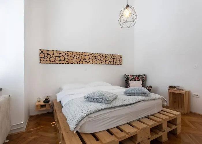 Spacious In Historic Centre & Free Parking *