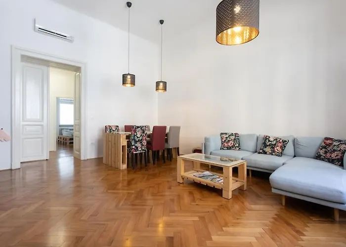 Appartement Spacious In Historic Centre & Free Parking Ljubljana